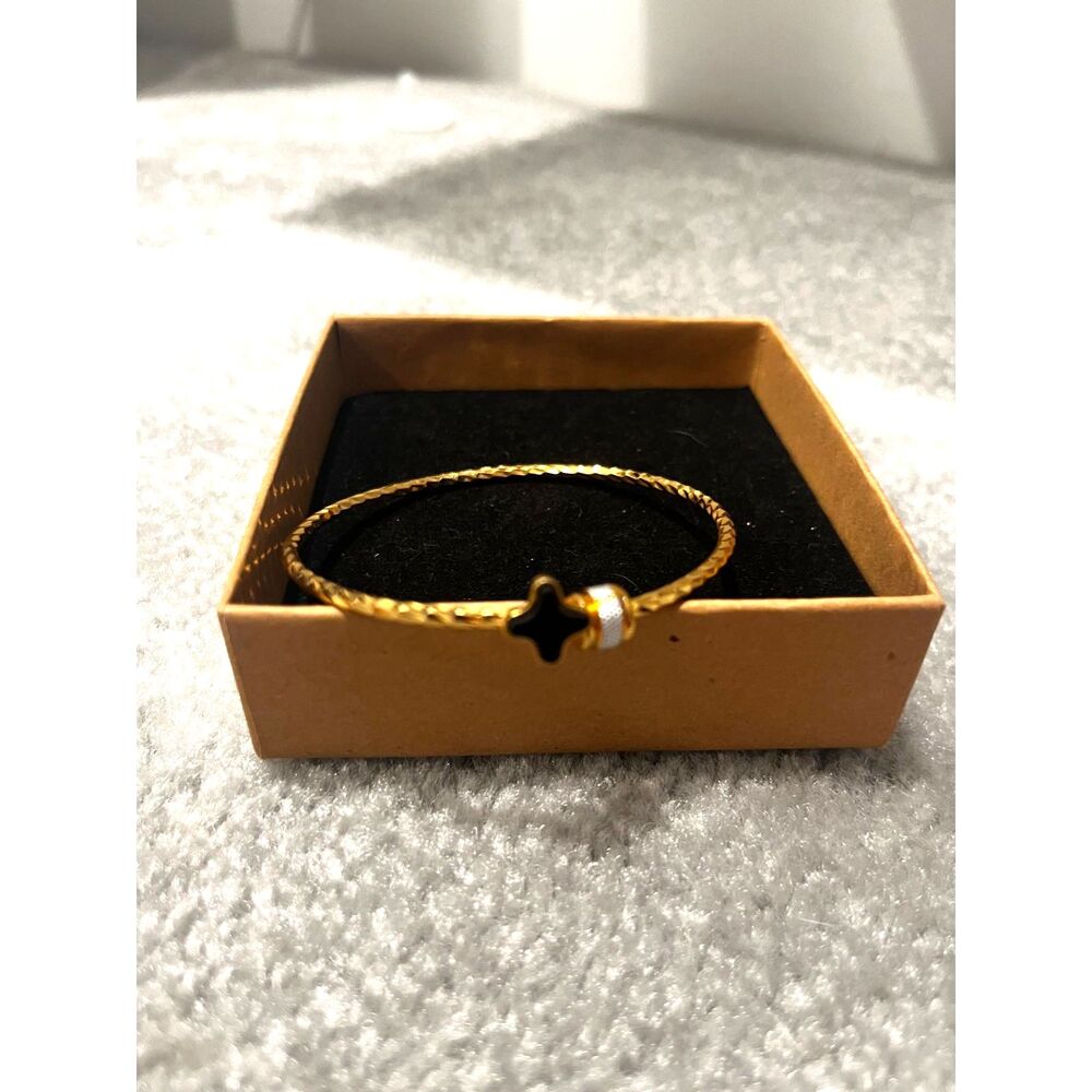 Gold-colored bangle with black quatrefoil and silver charm - Picture 4 of 5